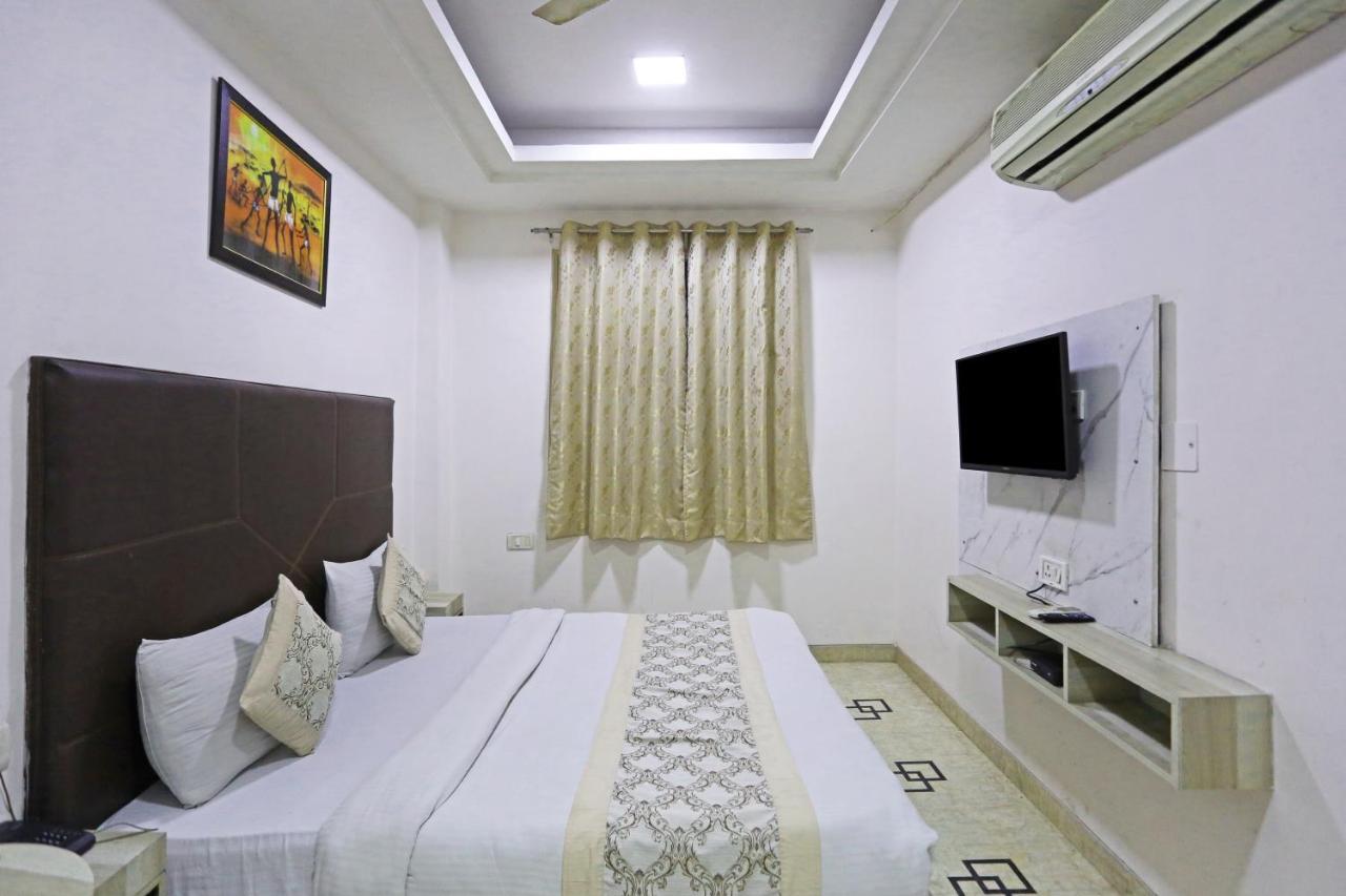 Hotel Sterling Inn, New Delhi Exterior photo