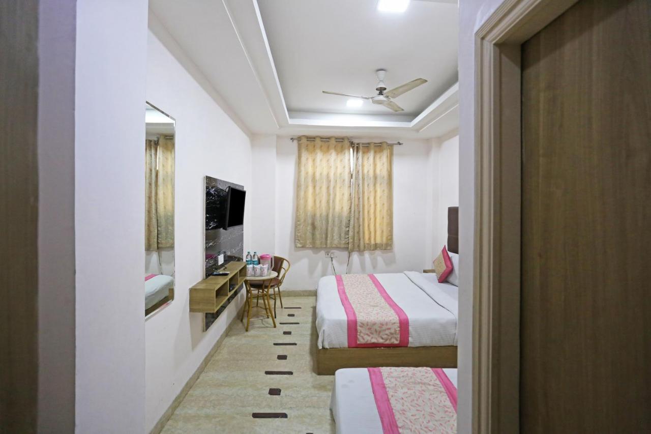 Hotel Sterling Inn, New Delhi Exterior photo
