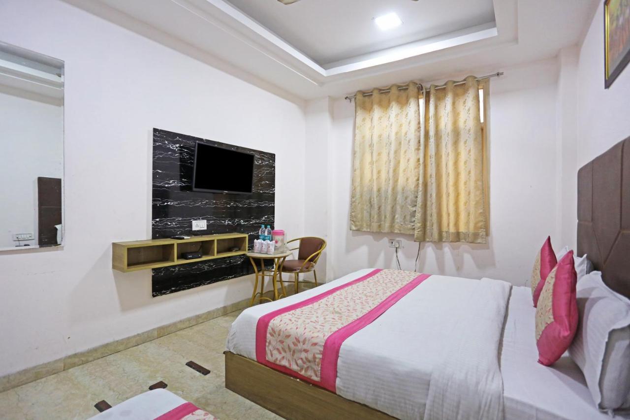 Hotel Sterling Inn, New Delhi Exterior photo