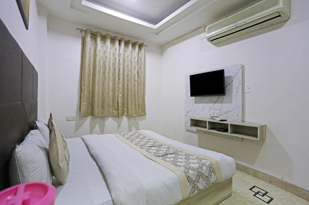 Hotel Sterling Inn, New Delhi Exterior photo