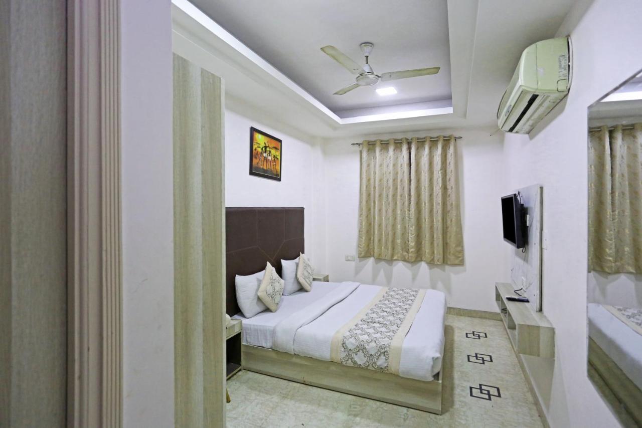 Hotel Sterling Inn, New Delhi Exterior photo
