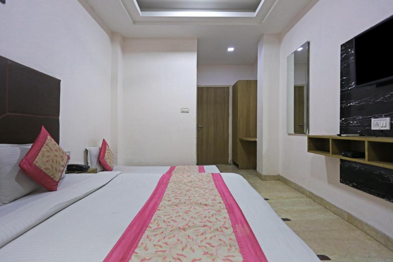 Hotel Sterling Inn, New Delhi Exterior photo
