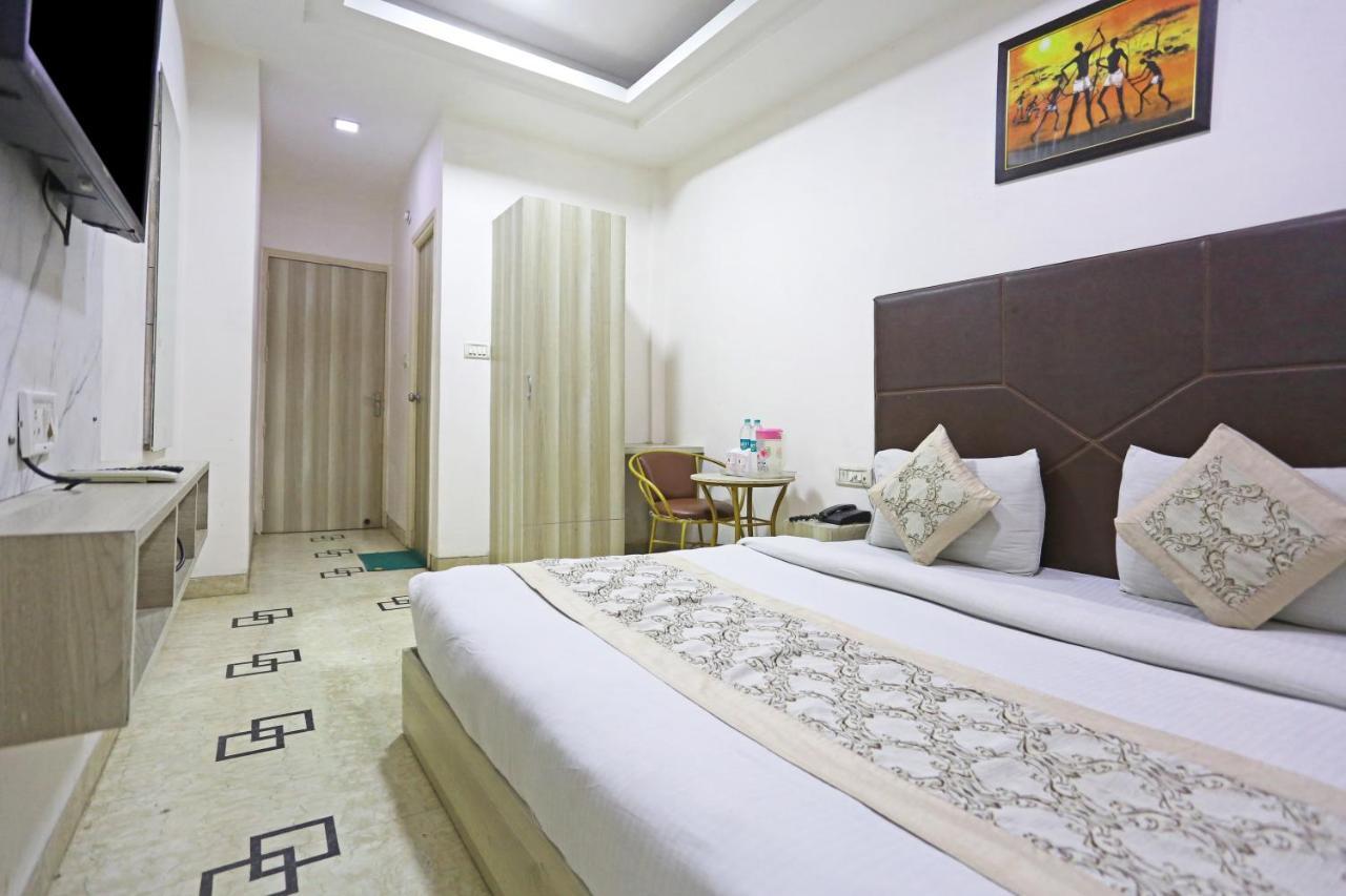 Hotel Sterling Inn, New Delhi Exterior photo