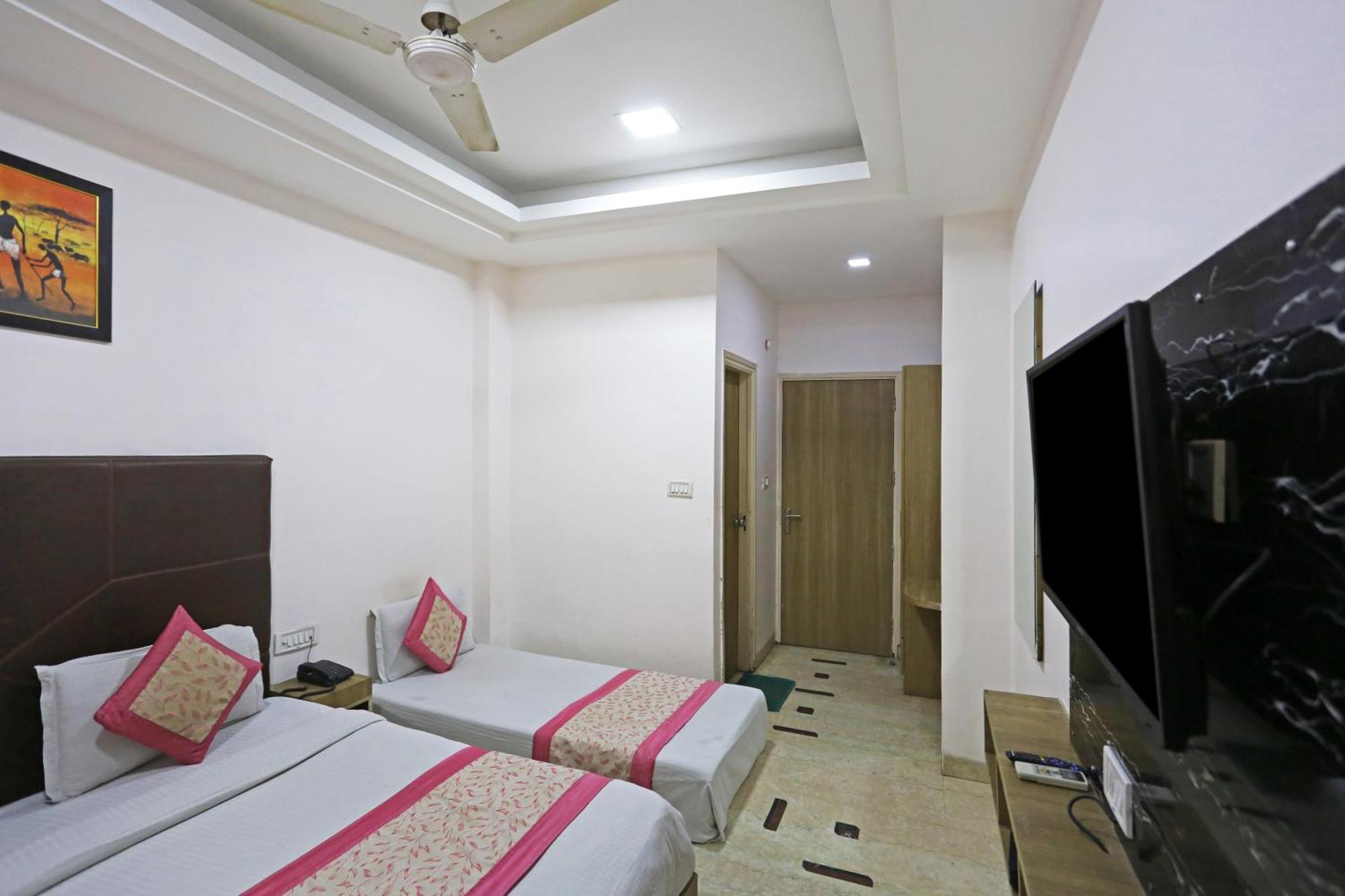 Hotel Sterling Inn, New Delhi Exterior photo
