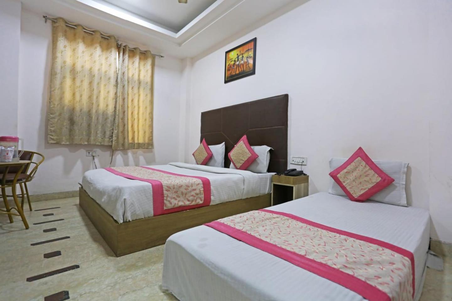 Hotel Sterling Inn, New Delhi Exterior photo