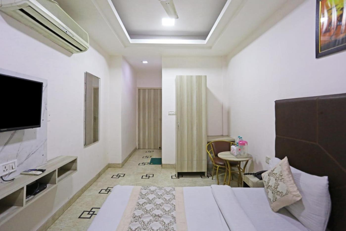 Hotel Sterling Inn, New Delhi Exterior photo