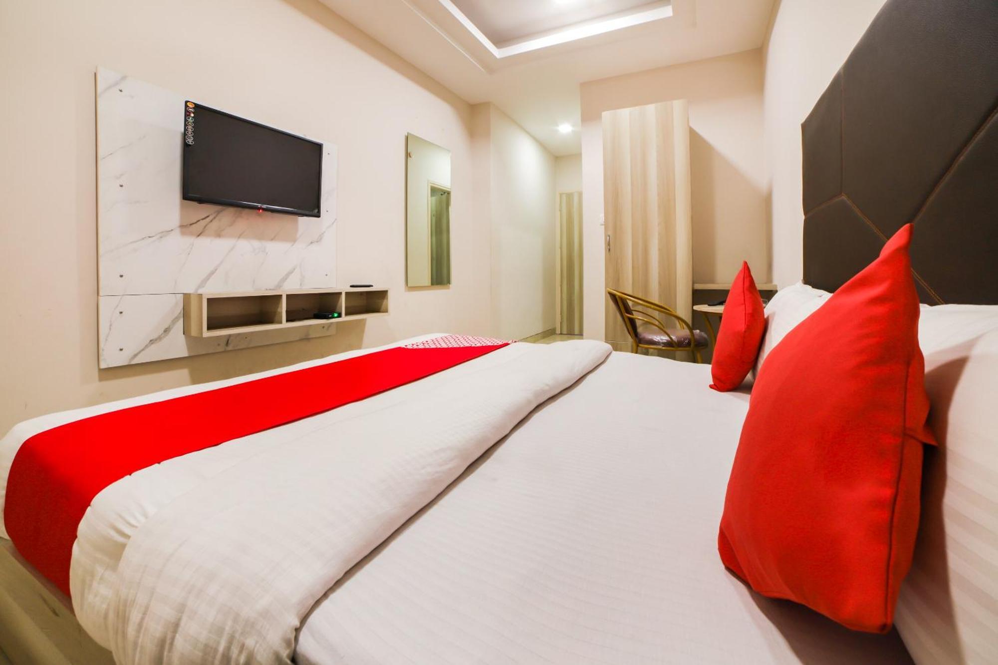 Hotel Sterling Inn, New Delhi Exterior photo