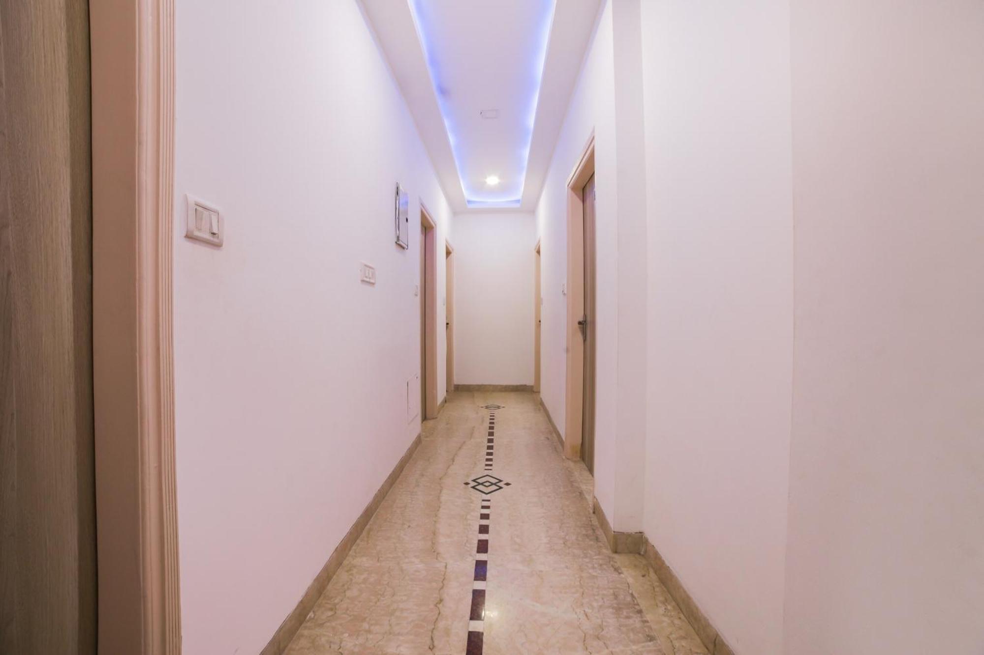 Hotel Sterling Inn, New Delhi Exterior photo