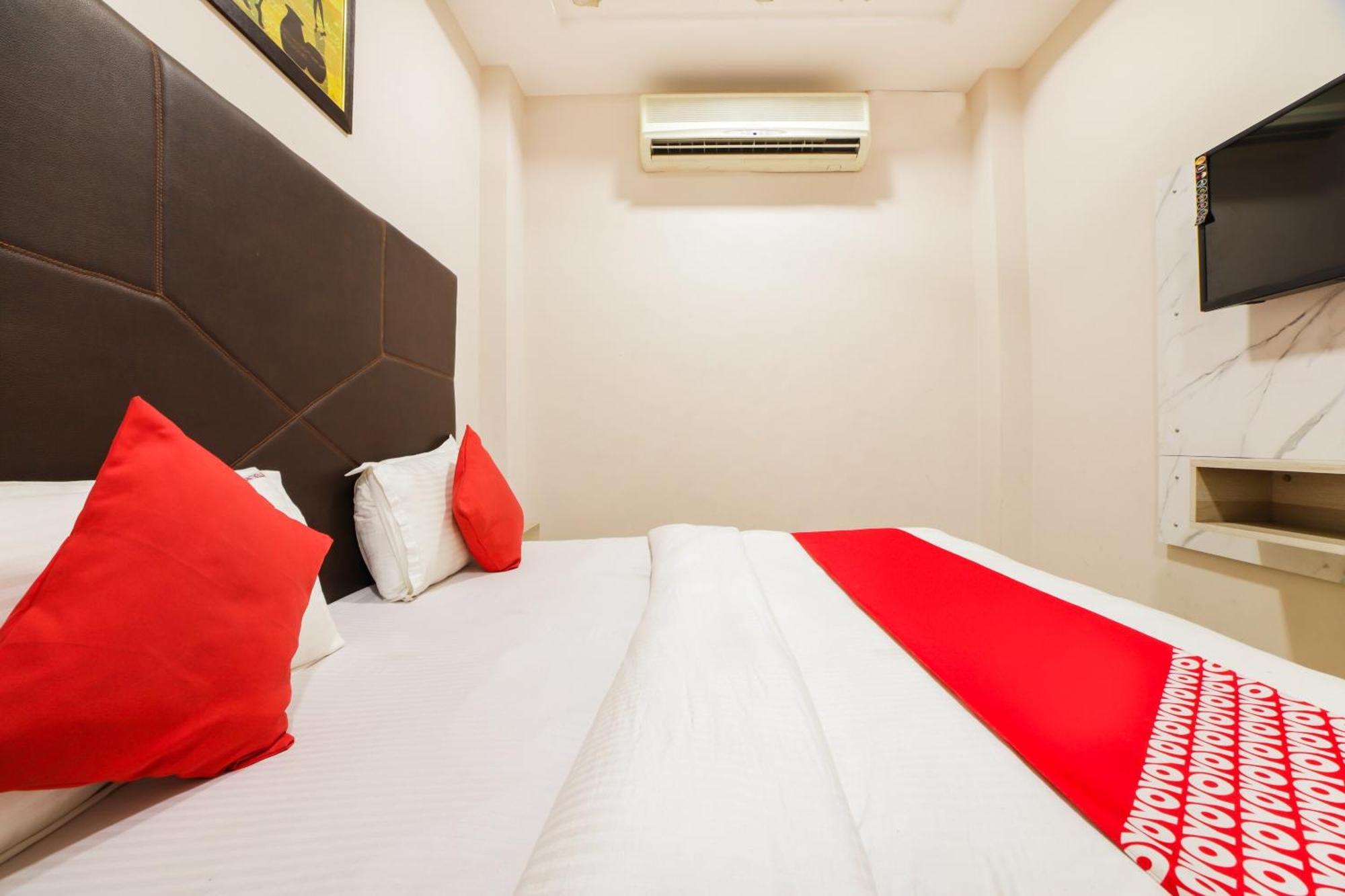 Hotel Sterling Inn, New Delhi Exterior photo