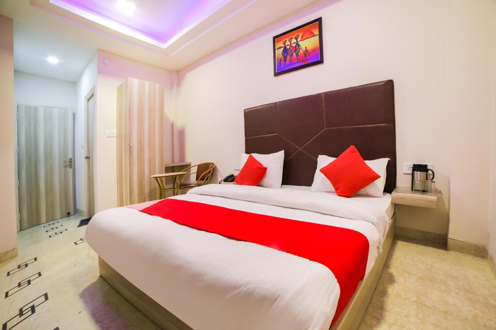 Hotel Sterling Inn, New Delhi Exterior photo