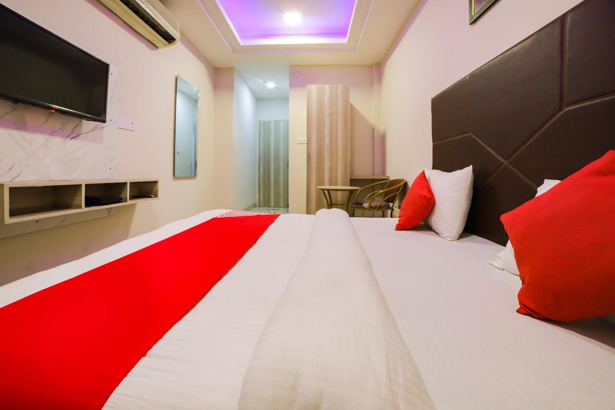 Hotel Sterling Inn, New Delhi Exterior photo
